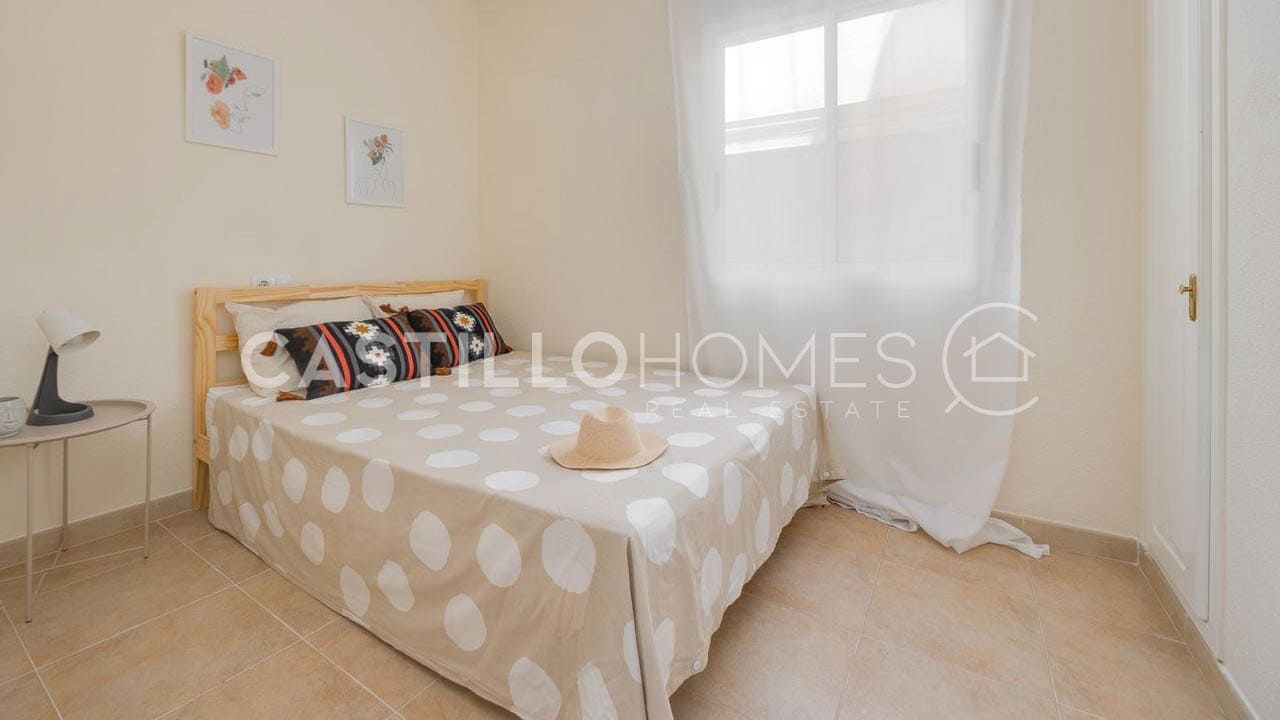 2 chambre Bungalow à vendre à Torrevieja avec piscine garage - 179 900 € (Ref: 9902109)