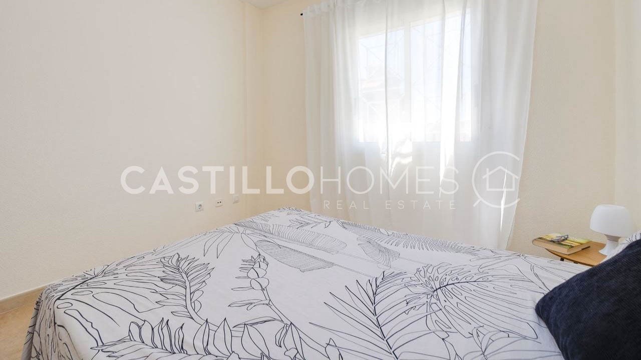 2 chambre Bungalow à vendre à Torrevieja avec piscine garage - 179 900 € (Ref: 9902109)
