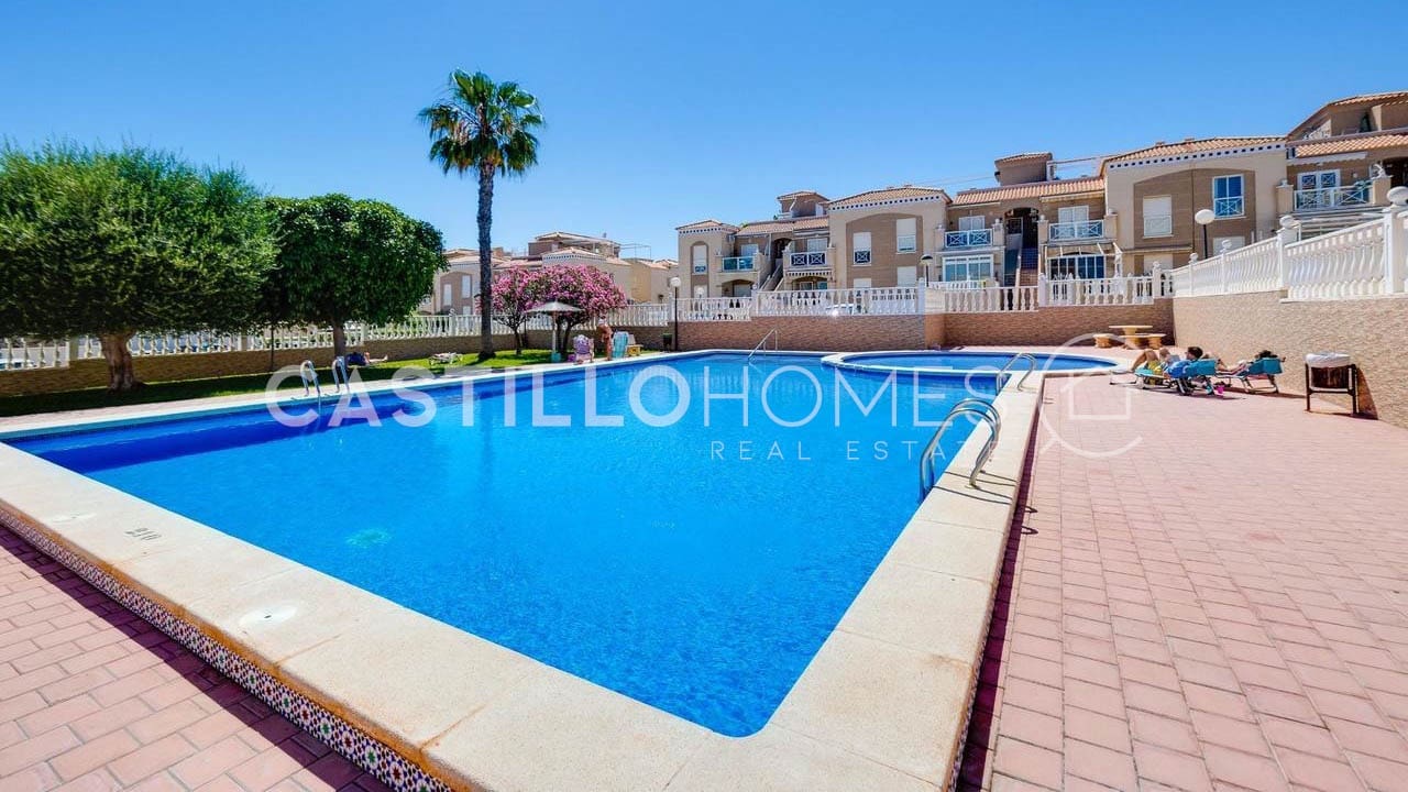 2 chambre Bungalow à vendre à Torrevieja avec piscine garage - 179 900 € (Ref: 9902109)