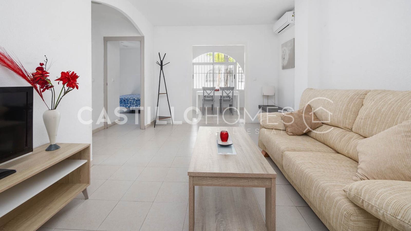 Bungalow de 2 habitaciones en Torrevieja en venta con piscina - 139.500 € (Ref: 9902110)
