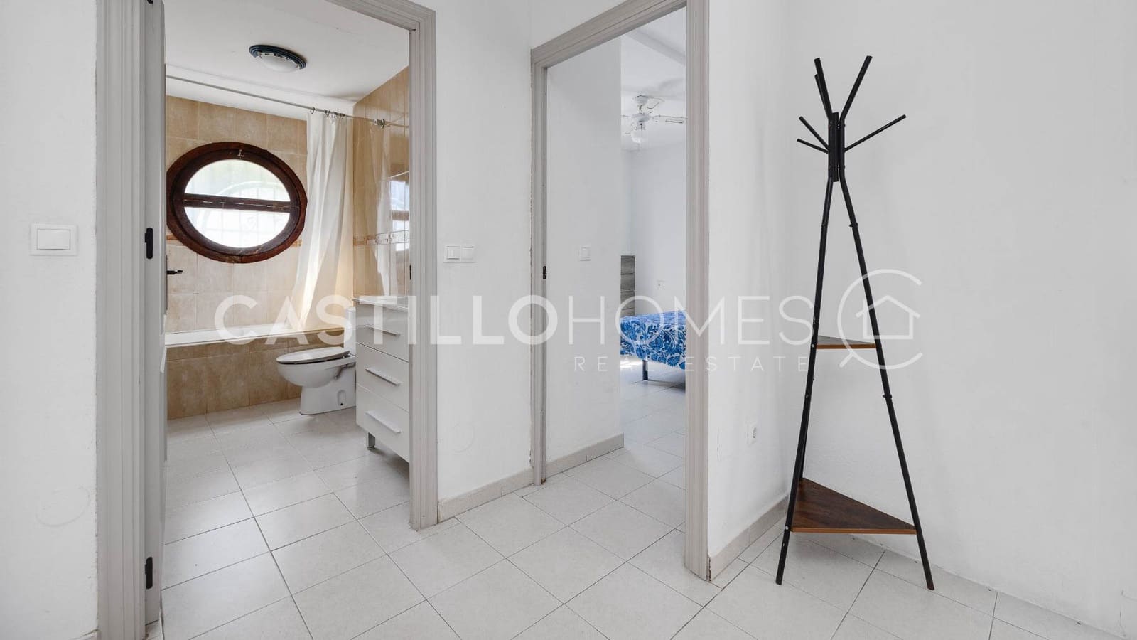 Bungalow de 2 habitaciones en Torrevieja en venta con piscina - 139.500 € (Ref: 9902110)