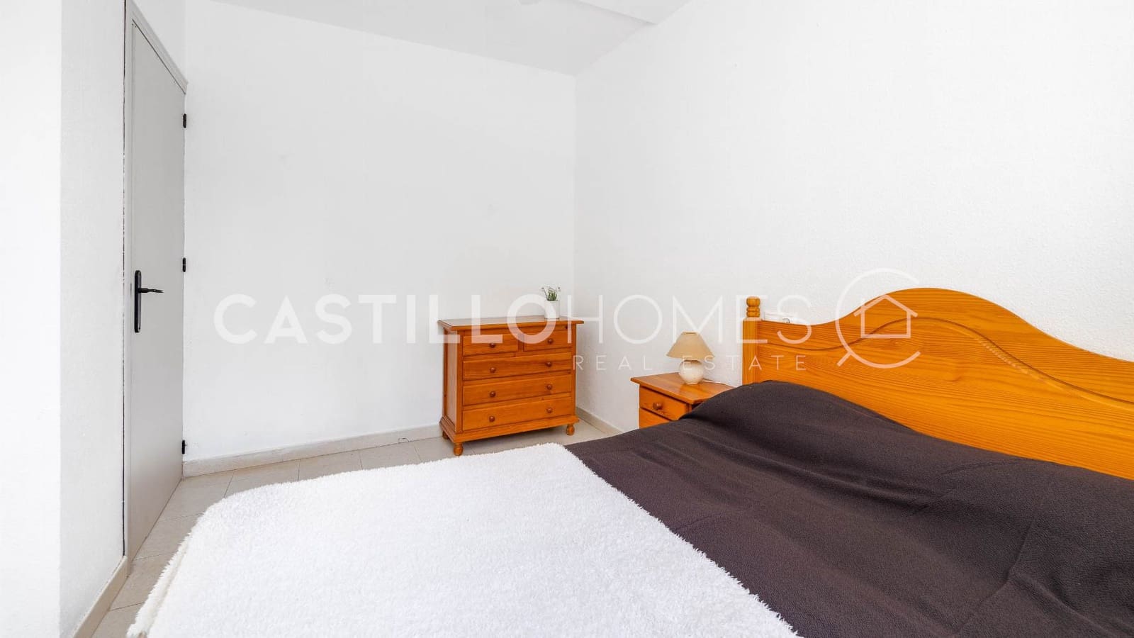 Bungalow de 2 habitaciones en Torrevieja en venta con piscina - 139.500 € (Ref: 9902110)