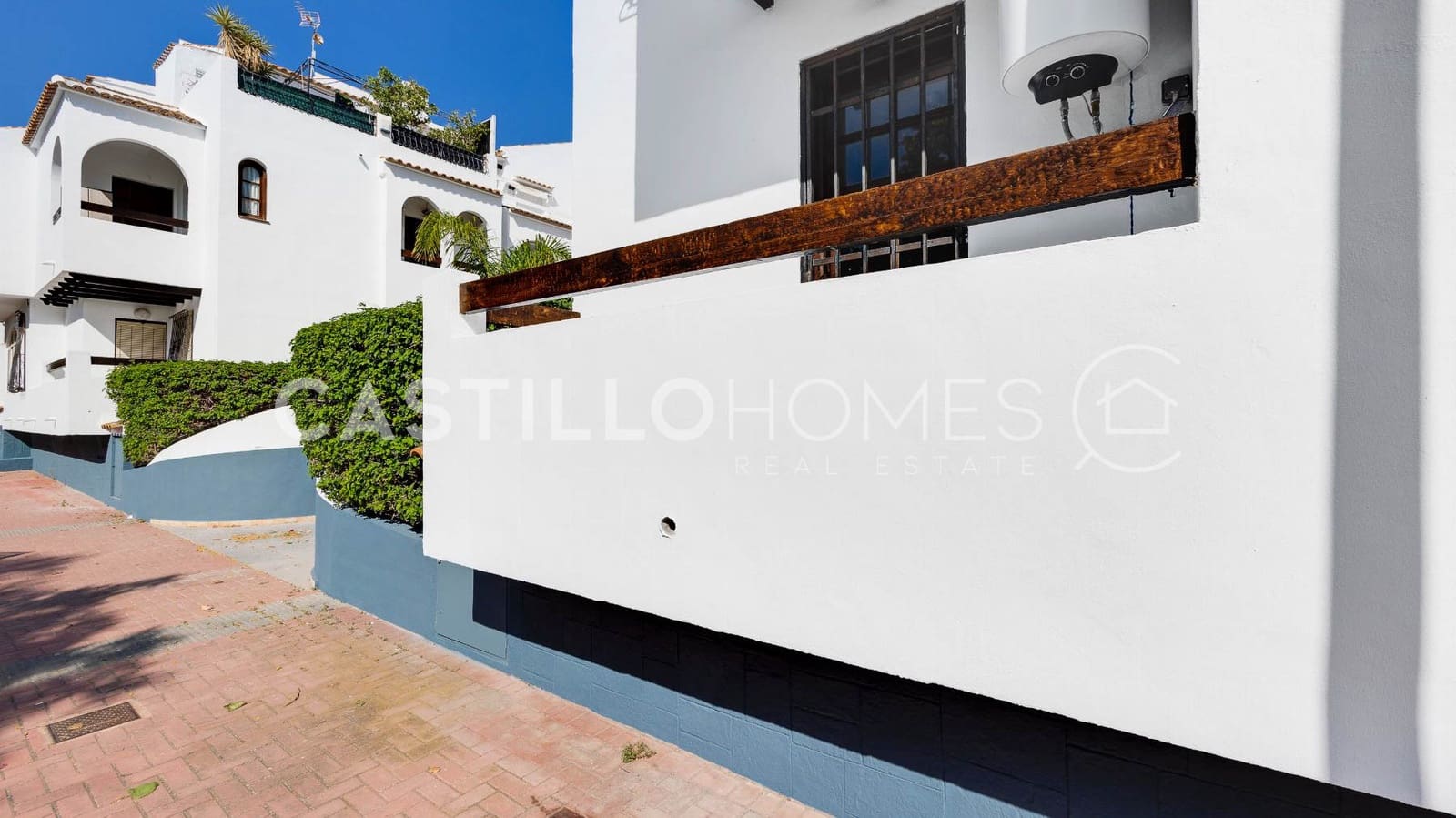 Bungalow de 2 habitaciones en Torrevieja en venta con piscina - 139.500 € (Ref: 9902110)