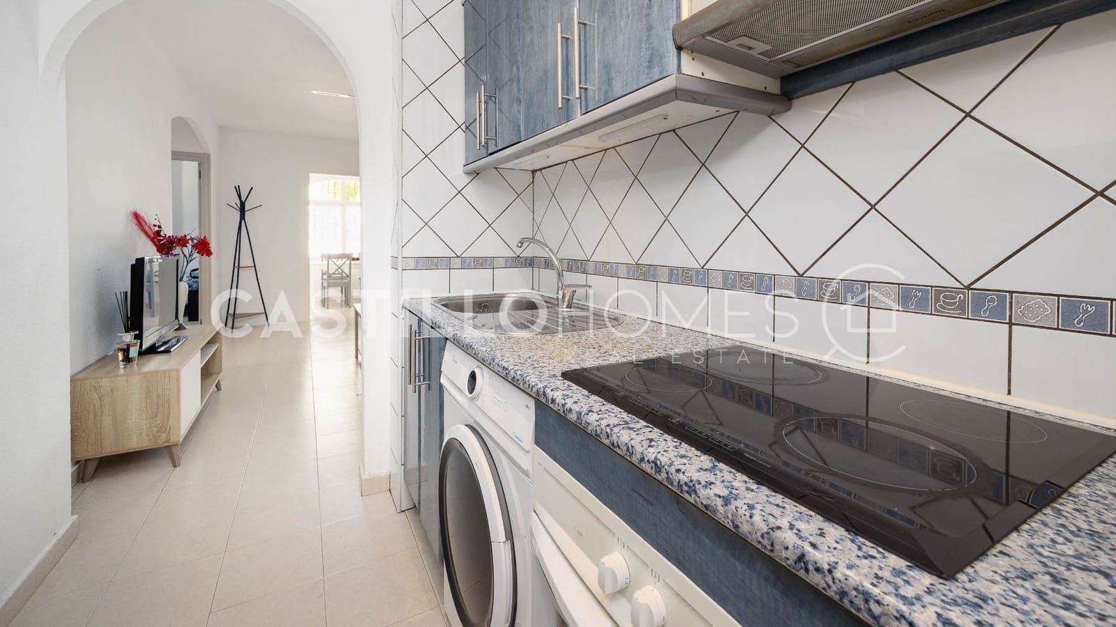 Bungalow de 2 habitaciones en Torrevieja en venta con piscina - 139.500 € (Ref: 9902110)