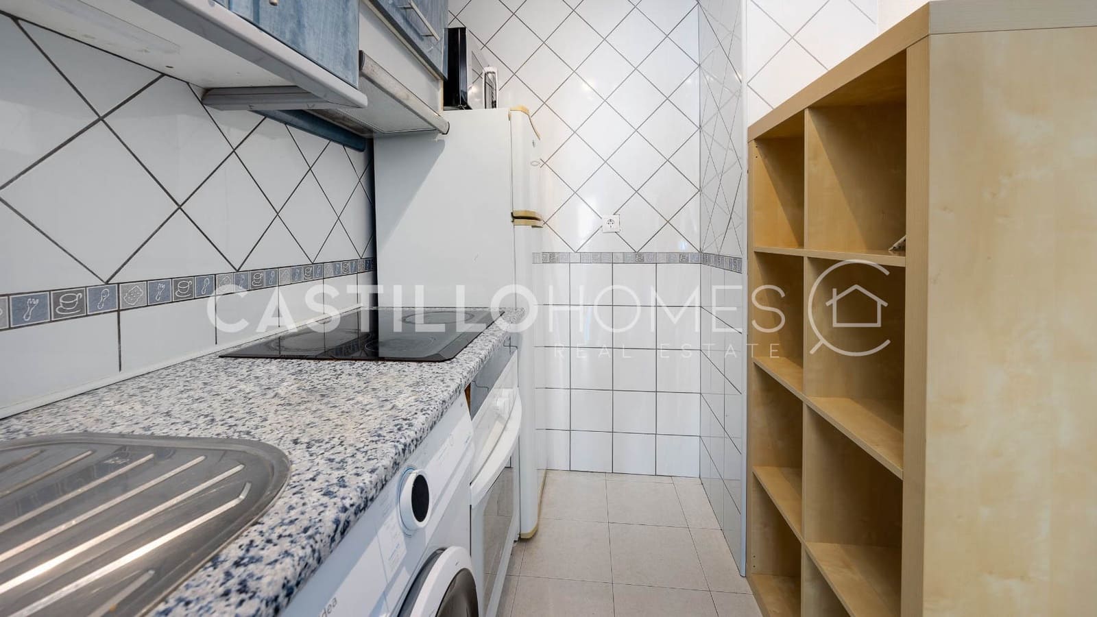 Bungalow de 2 habitaciones en Torrevieja en venta con piscina - 139.500 € (Ref: 9902110)