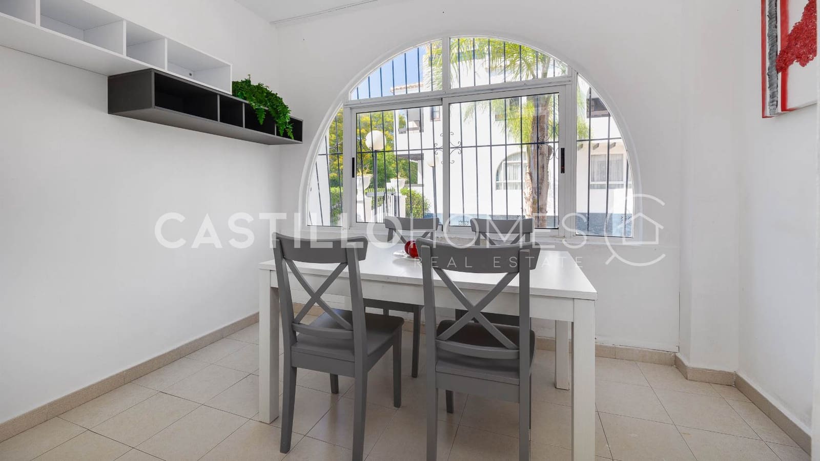 Bungalow de 2 habitaciones en Torrevieja en venta con piscina - 139.500 € (Ref: 9902110)