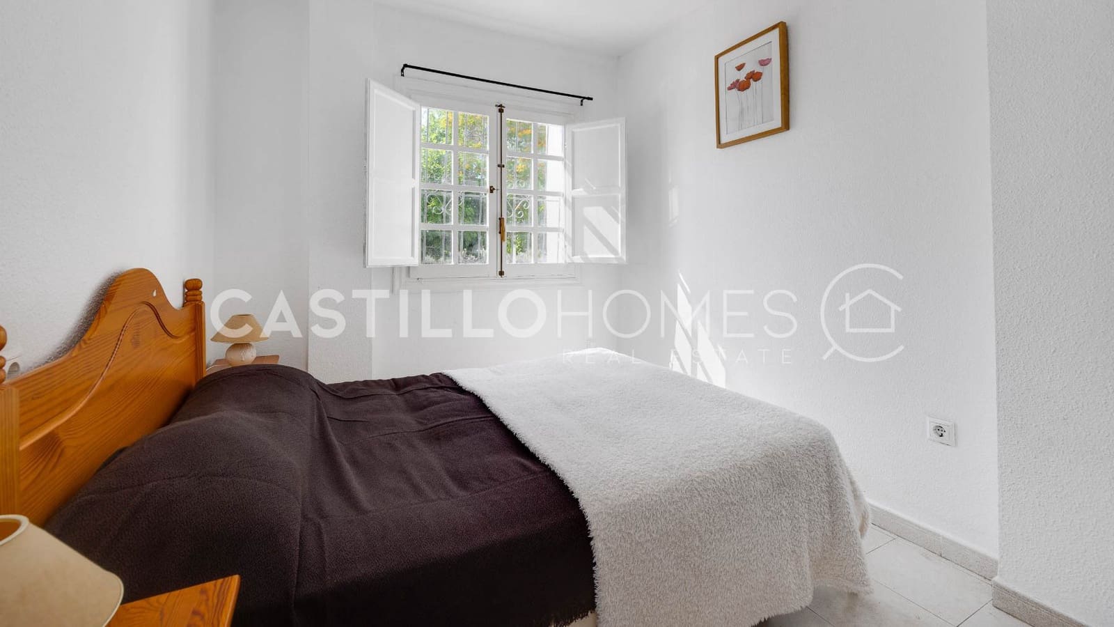 Bungalow de 2 habitaciones en Torrevieja en venta con piscina - 139.500 € (Ref: 9902110)