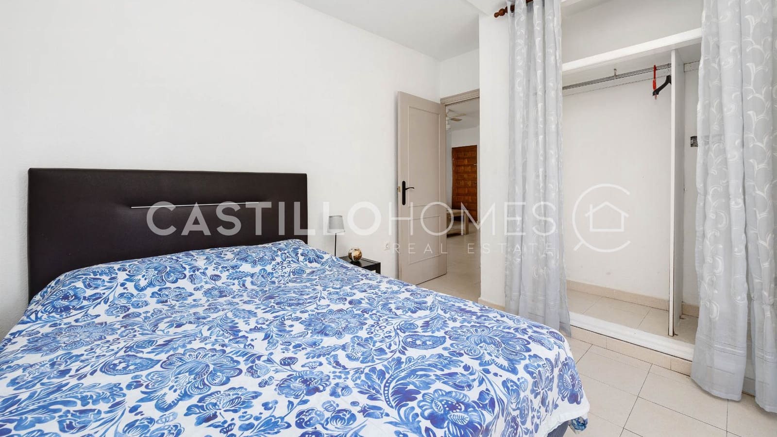 Bungalow de 2 habitaciones en Torrevieja en venta con piscina - 139.500 € (Ref: 9902110)