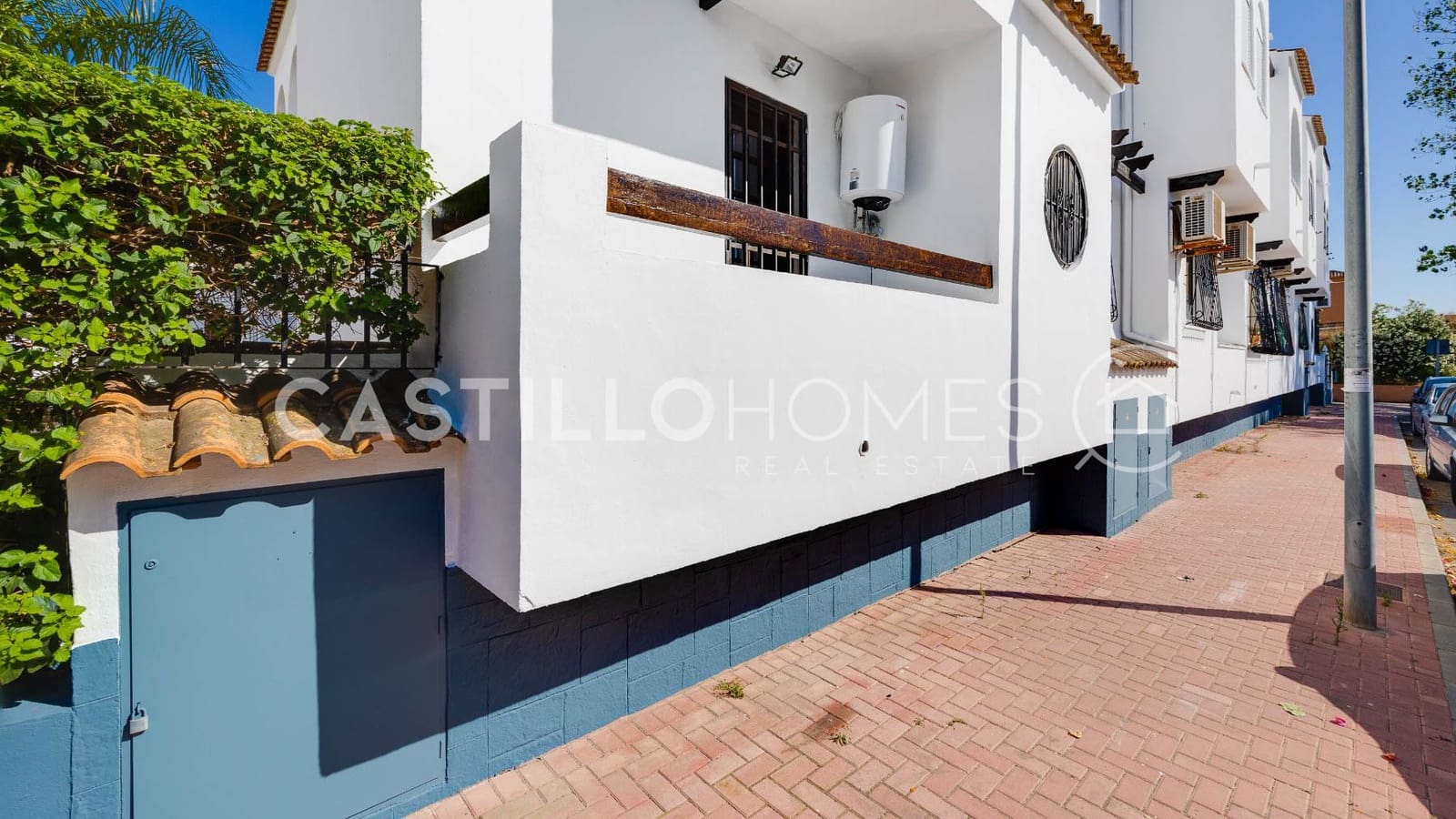 Bungalow de 2 habitaciones en Torrevieja en venta con piscina - 139.500 € (Ref: 9902110)