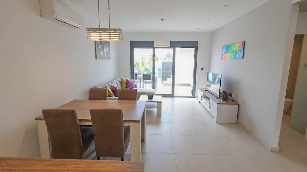 Bungalow de 2 habitaciones en Guardamar del Segura en venta con piscina garaje - 255.000 € (Ref: 9902111)