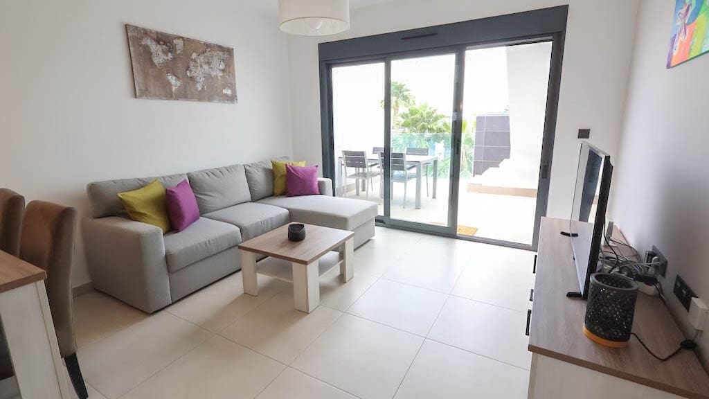 Bungalow de 2 habitaciones en Guardamar del Segura en venta con piscina garaje - 255.000 € (Ref: 9902111)