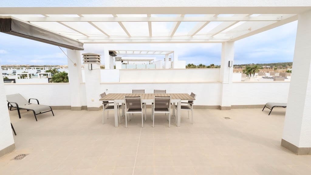 Bungalow de 2 habitaciones en Guardamar del Segura en venta con piscina garaje - 255.000 € (Ref: 9902111)