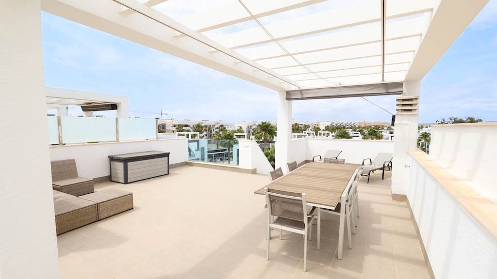 Bungalow de 2 habitaciones en Guardamar del Segura en venta con piscina garaje - 255.000 € (Ref: 9902111)