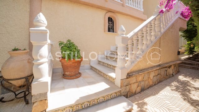 5 sypialnia Dom na sprzedaż w Torrevieja z basenem garażem - 840 000 € (Ref: 9902113)