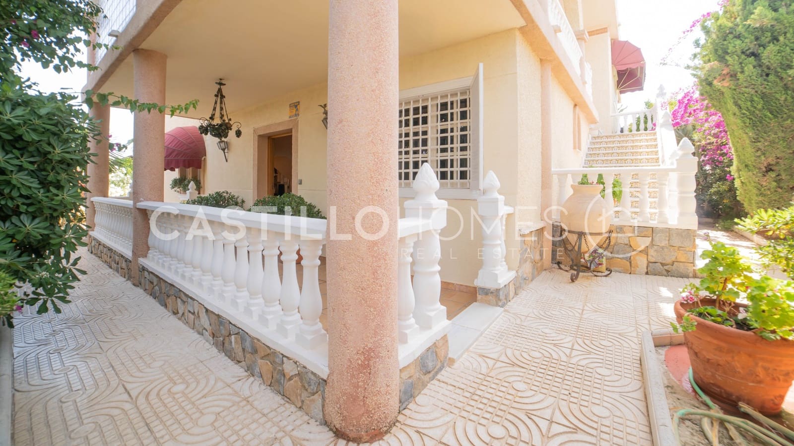5 sypialnia Dom na sprzedaż w Torrevieja z basenem garażem - 840 000 € (Ref: 9902113)
