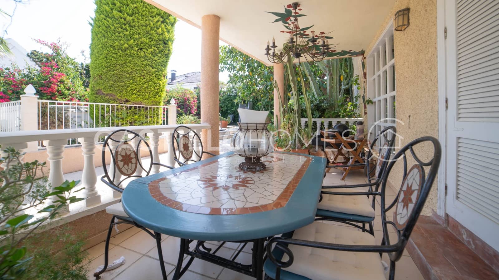 5 sypialnia Dom na sprzedaż w Torrevieja z basenem garażem - 840 000 € (Ref: 9902113)