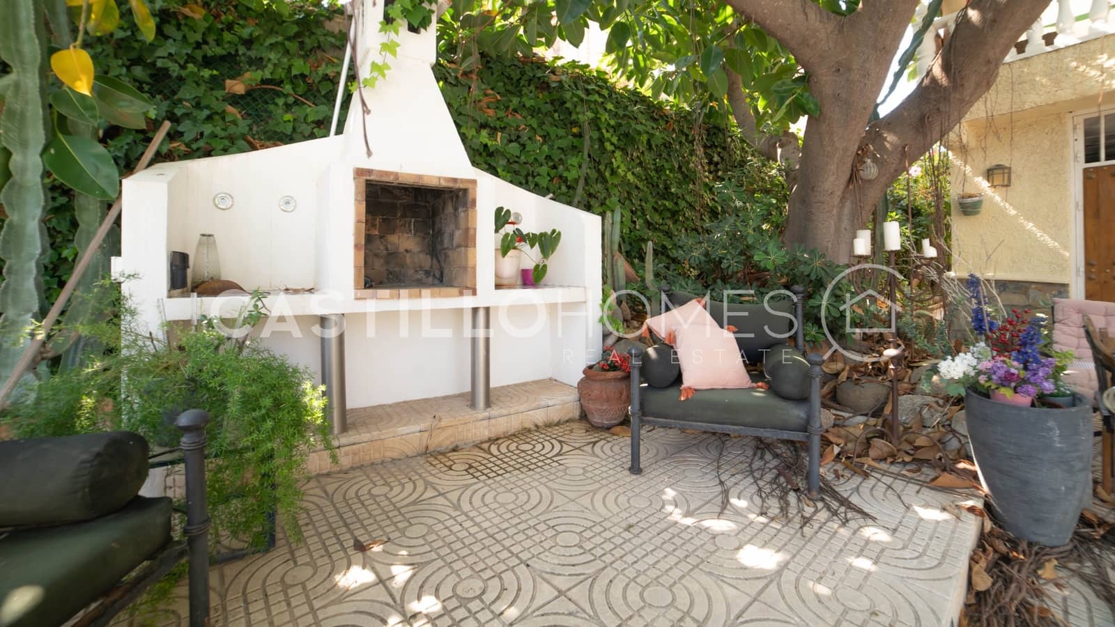 5 sypialnia Dom na sprzedaż w Torrevieja z basenem garażem - 840 000 € (Ref: 9902113)
