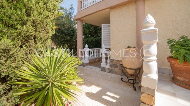 5 sypialnia Dom na sprzedaż w Torrevieja z basenem garażem - 840 000 € (Ref: 9902113)