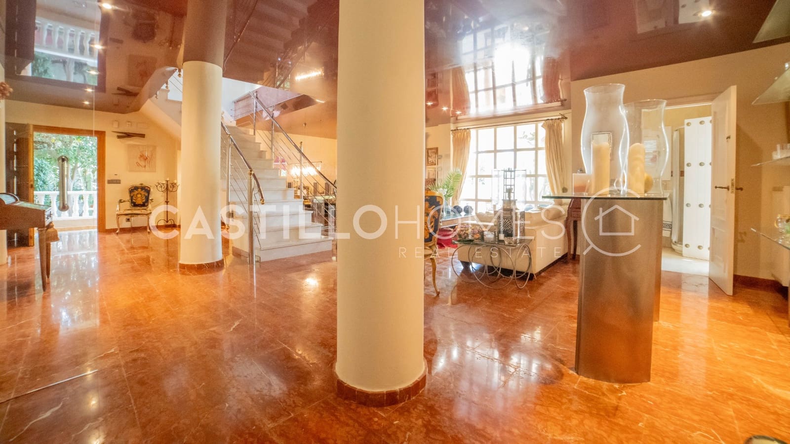 5 sypialnia Dom na sprzedaż w Torrevieja z basenem garażem - 840 000 € (Ref: 9902113)