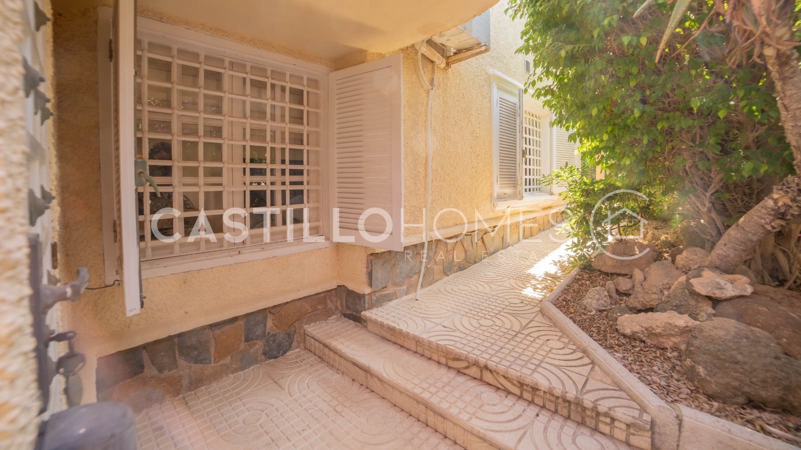 5 sypialnia Dom na sprzedaż w Torrevieja z basenem garażem - 840 000 € (Ref: 9902113)