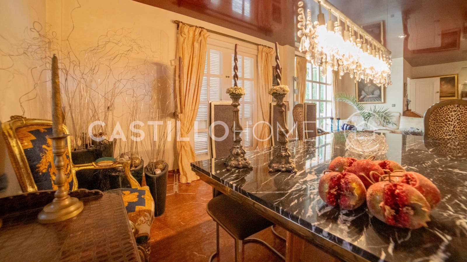 5 sypialnia Dom na sprzedaż w Torrevieja z basenem garażem - 840 000 € (Ref: 9902113)