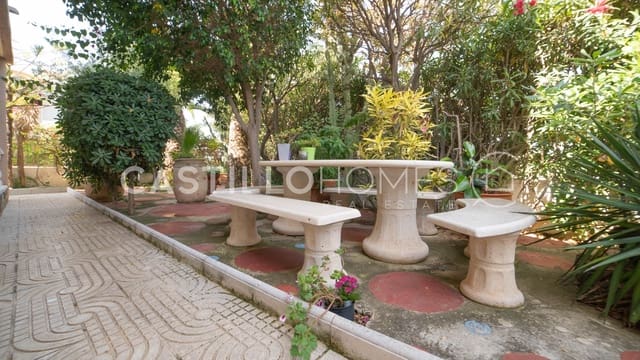 5 sypialnia Dom na sprzedaż w Torrevieja z basenem garażem - 840 000 € (Ref: 9902113)
