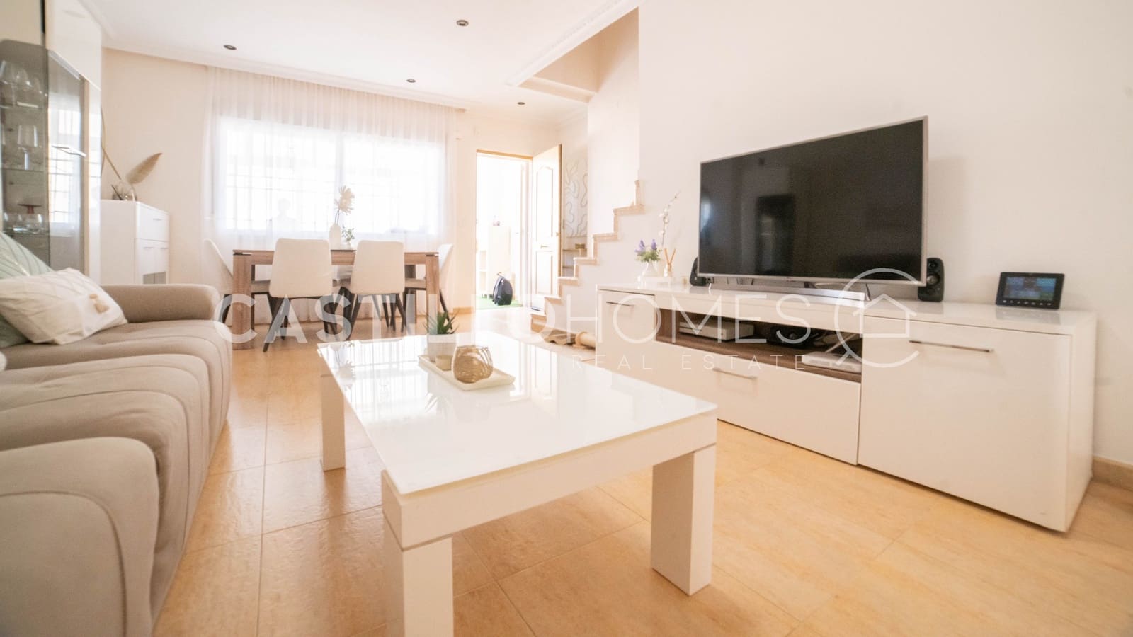 4 makuuhuone Omakotitalo myytävänä paikassa Torrevieja mukana uima-altaan - 349 000 € (Ref: 9909444)