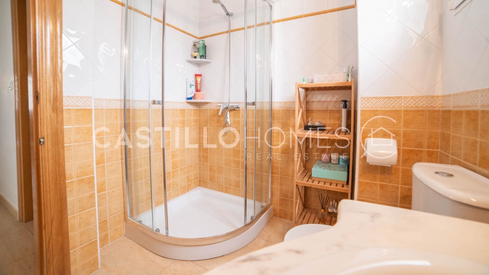 4 makuuhuone Omakotitalo myytävänä paikassa Torrevieja mukana uima-altaan - 349 000 € (Ref: 9909444)