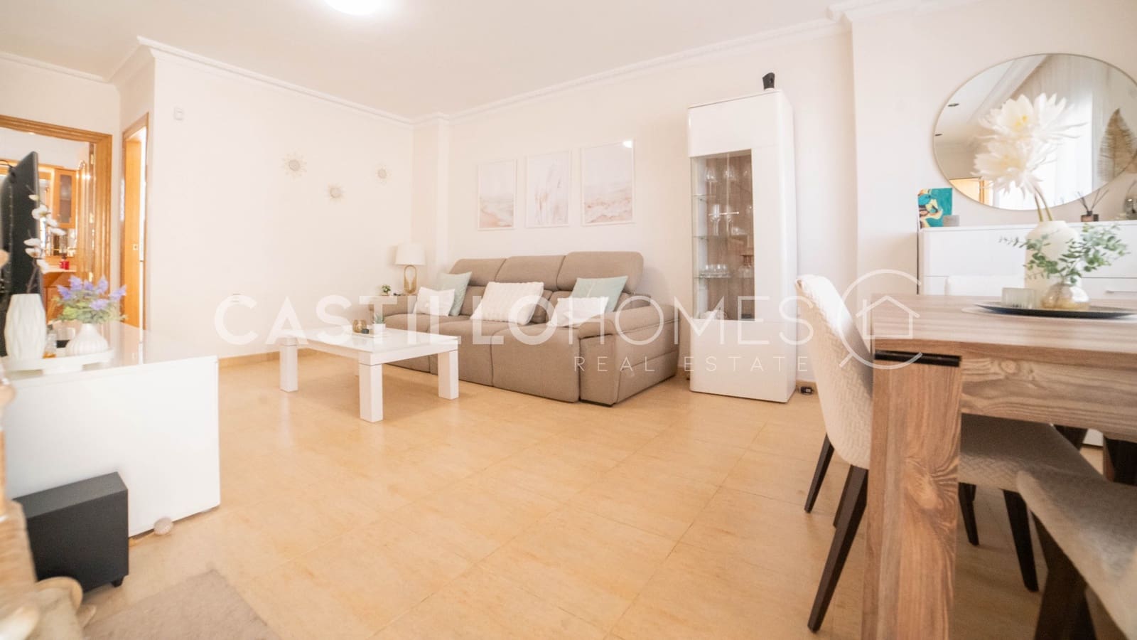 4 makuuhuone Omakotitalo myytävänä paikassa Torrevieja mukana uima-altaan - 349 000 € (Ref: 9909444)