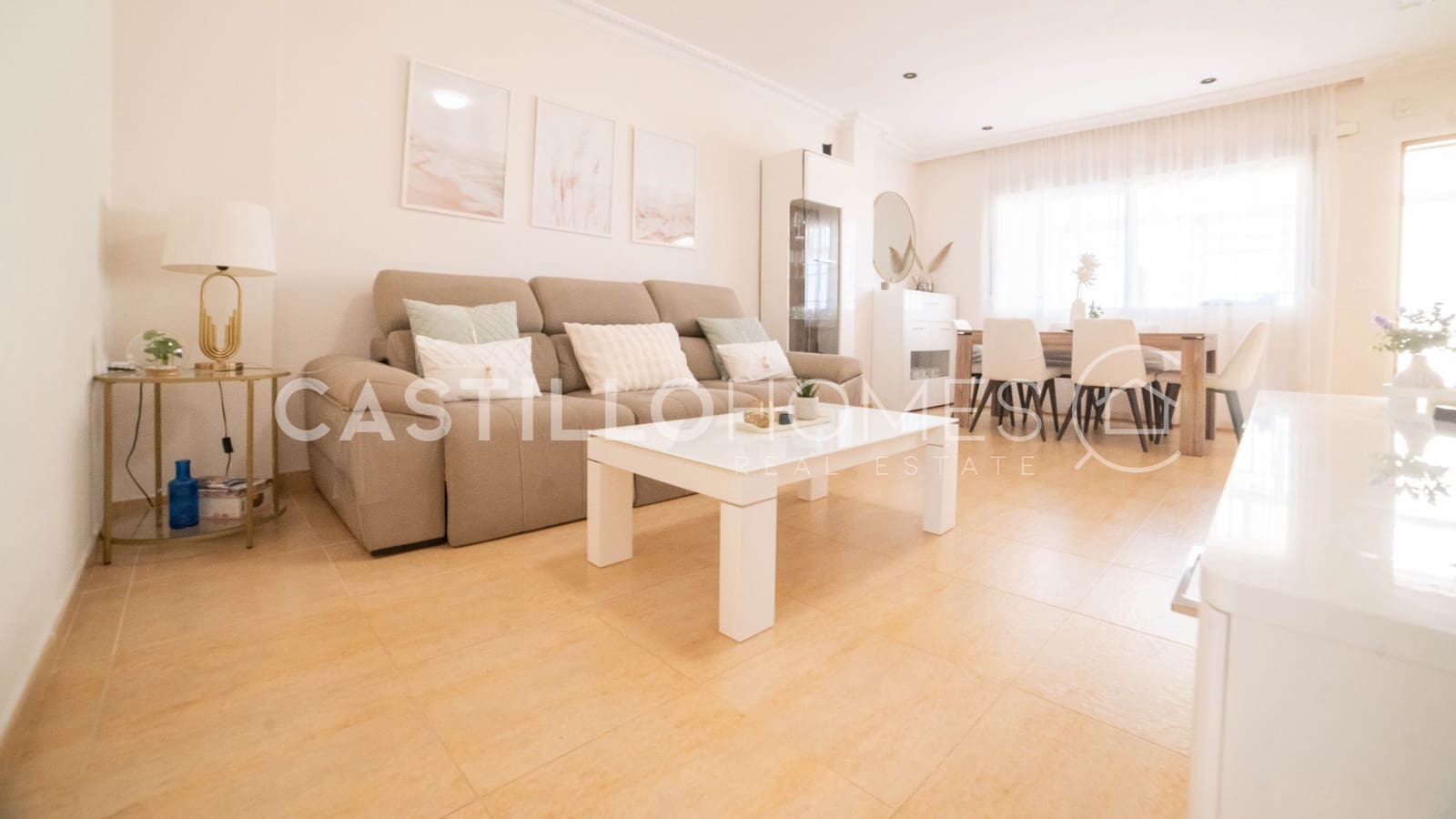 4 makuuhuone Omakotitalo myytävänä paikassa Torrevieja mukana uima-altaan - 349 000 € (Ref: 9909444)