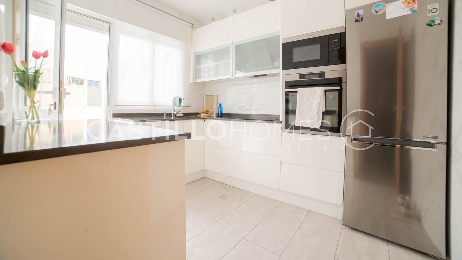 4 makuuhuone Omakotitalo myytävänä paikassa Torrevieja mukana uima-altaan - 349 000 € (Ref: 9909444)