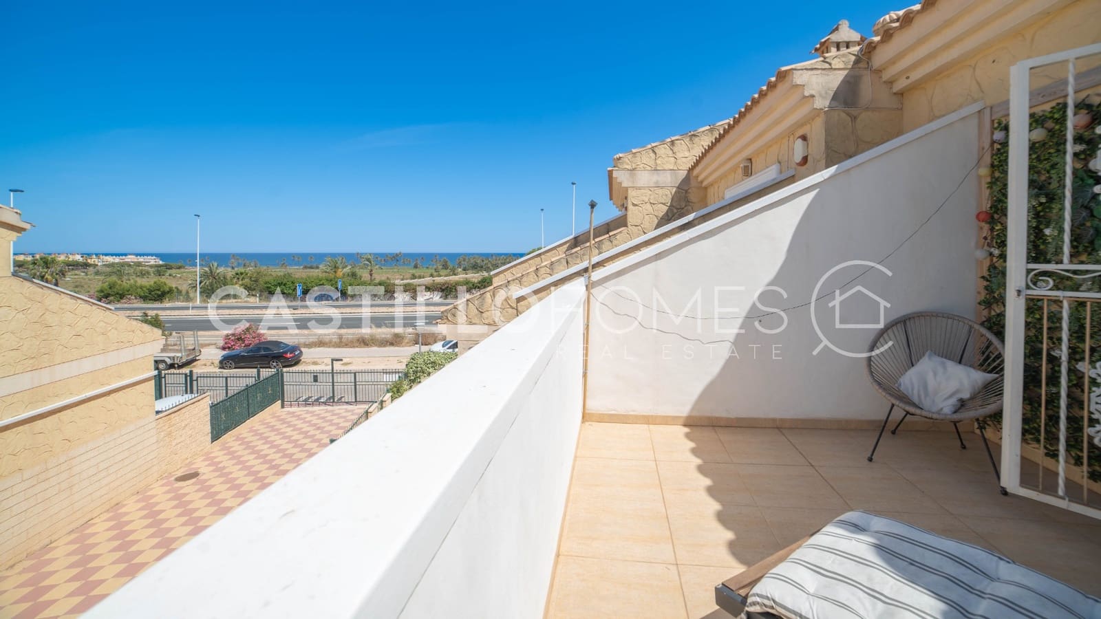 4 makuuhuone Omakotitalo myytävänä paikassa Torrevieja mukana uima-altaan - 349 000 € (Ref: 9909444)
