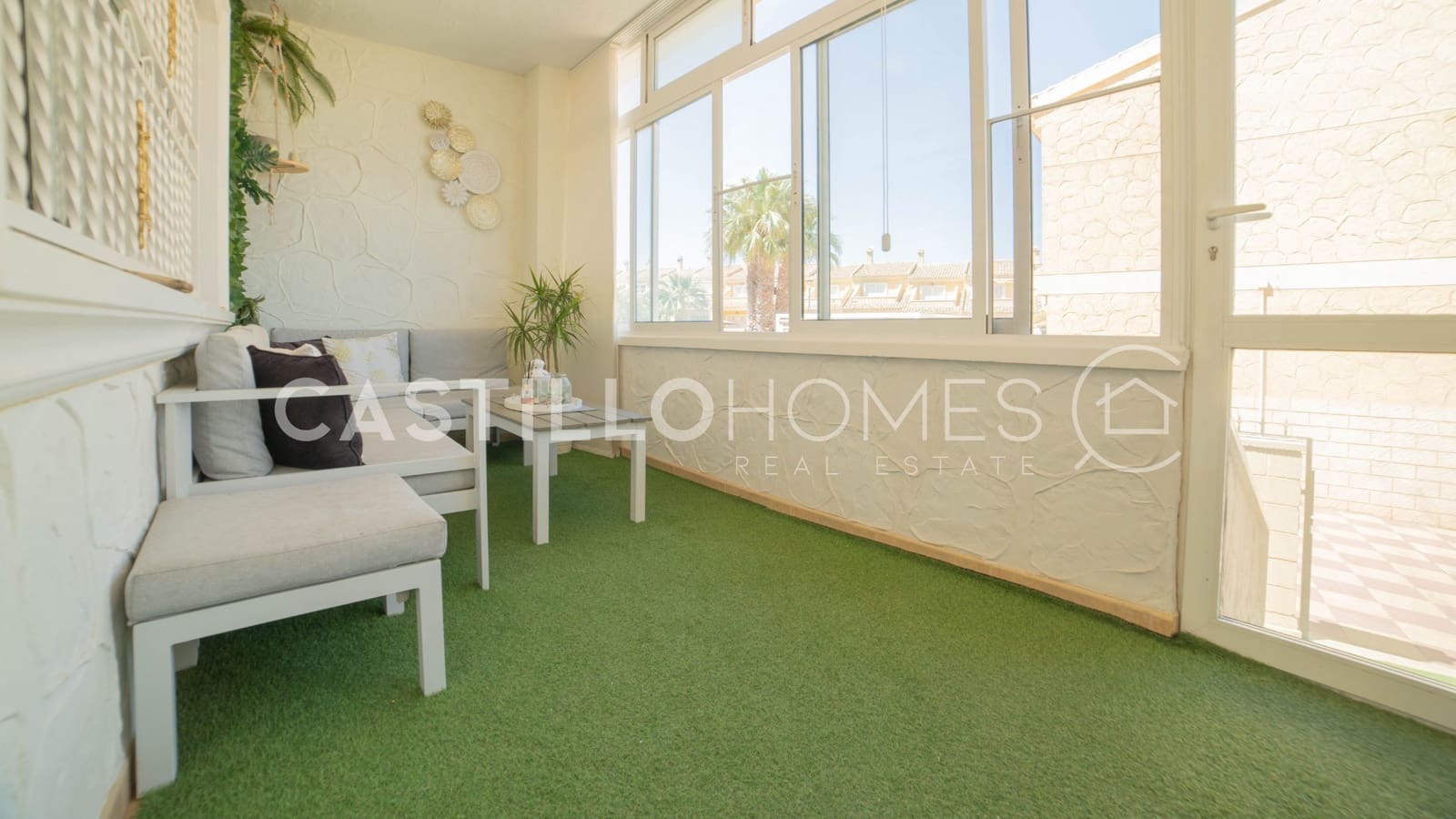 4 makuuhuone Omakotitalo myytävänä paikassa Torrevieja mukana uima-altaan - 349 000 € (Ref: 9909444)