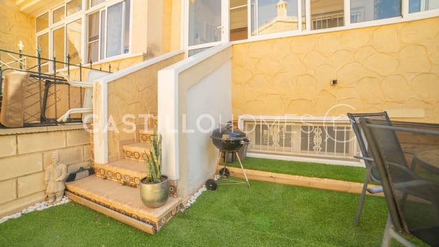 4 makuuhuone Omakotitalo myytävänä paikassa Torrevieja mukana uima-altaan - 349 000 € (Ref: 9909444)