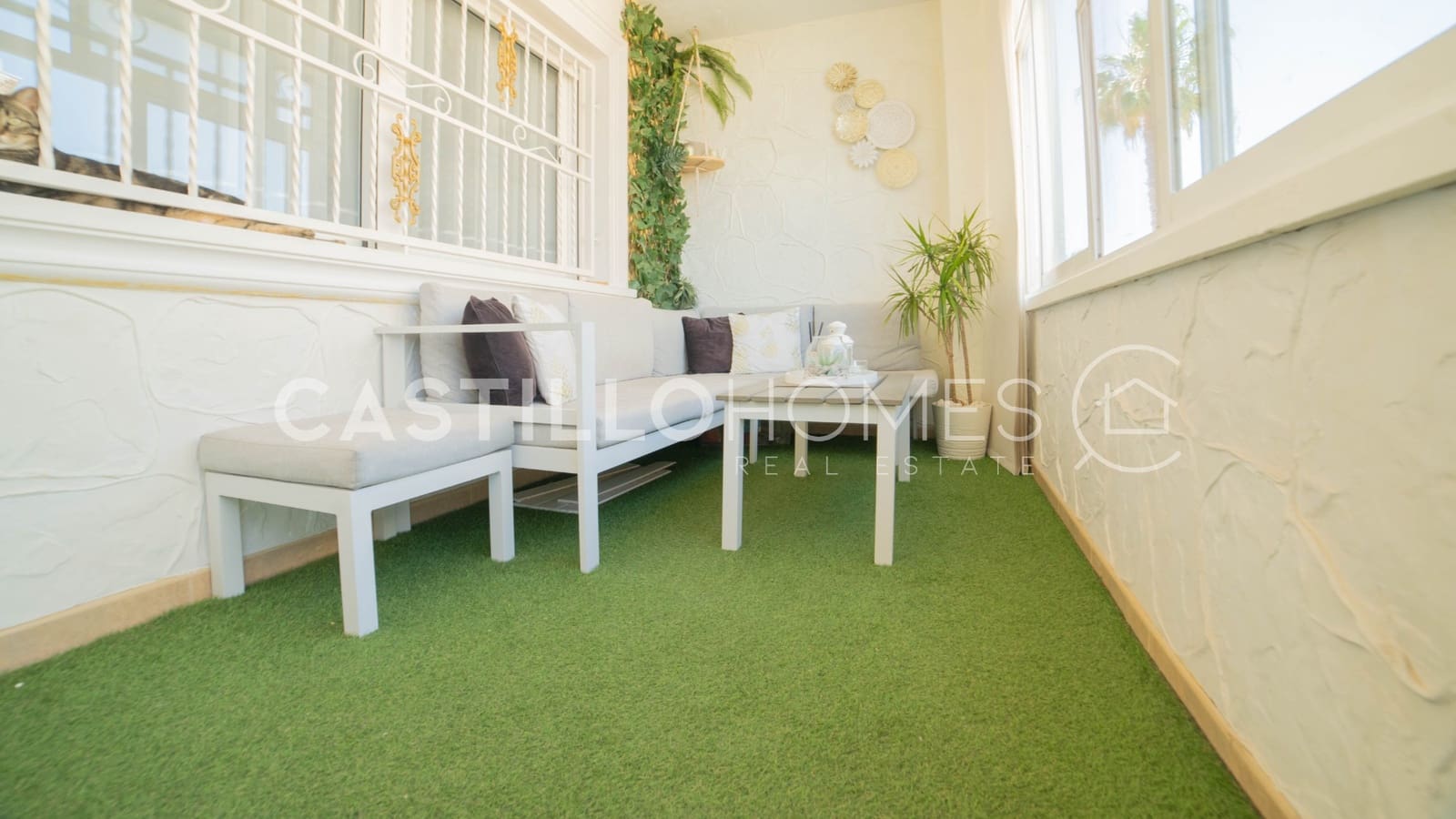 4 makuuhuone Omakotitalo myytävänä paikassa Torrevieja mukana uima-altaan - 349 000 € (Ref: 9909444)