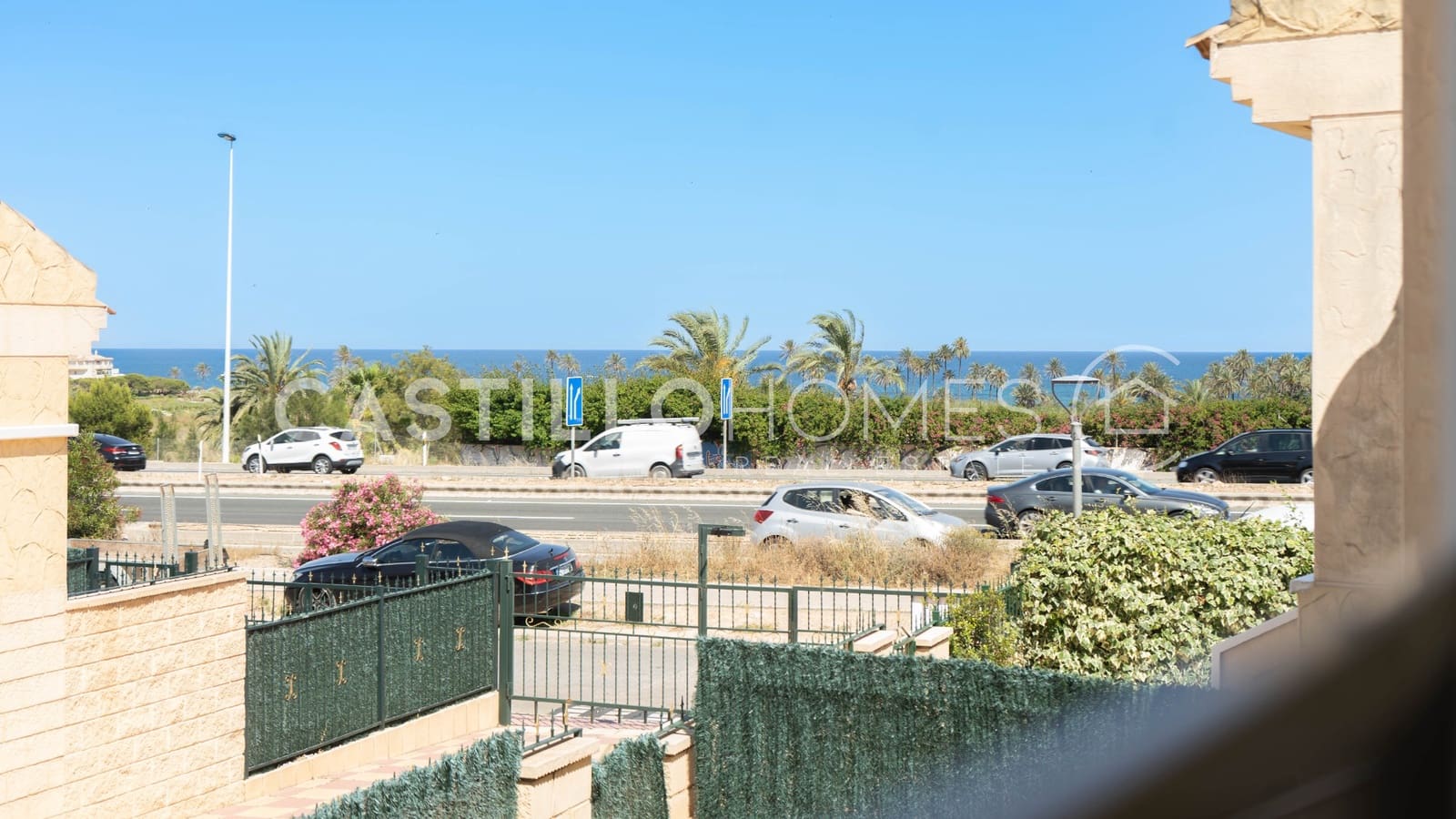 4 makuuhuone Omakotitalo myytävänä paikassa Torrevieja mukana uima-altaan - 349 000 € (Ref: 9909444)
