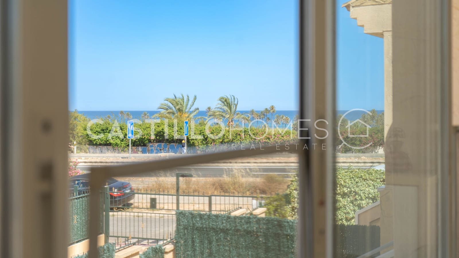 4 makuuhuone Omakotitalo myytävänä paikassa Torrevieja mukana uima-altaan - 349 000 € (Ref: 9909444)