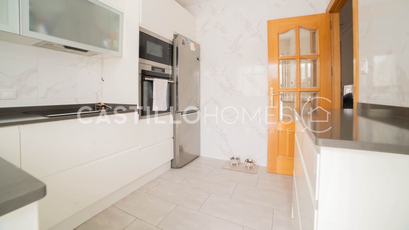 4 makuuhuone Omakotitalo myytävänä paikassa Torrevieja mukana uima-altaan - 349 000 € (Ref: 9909444)