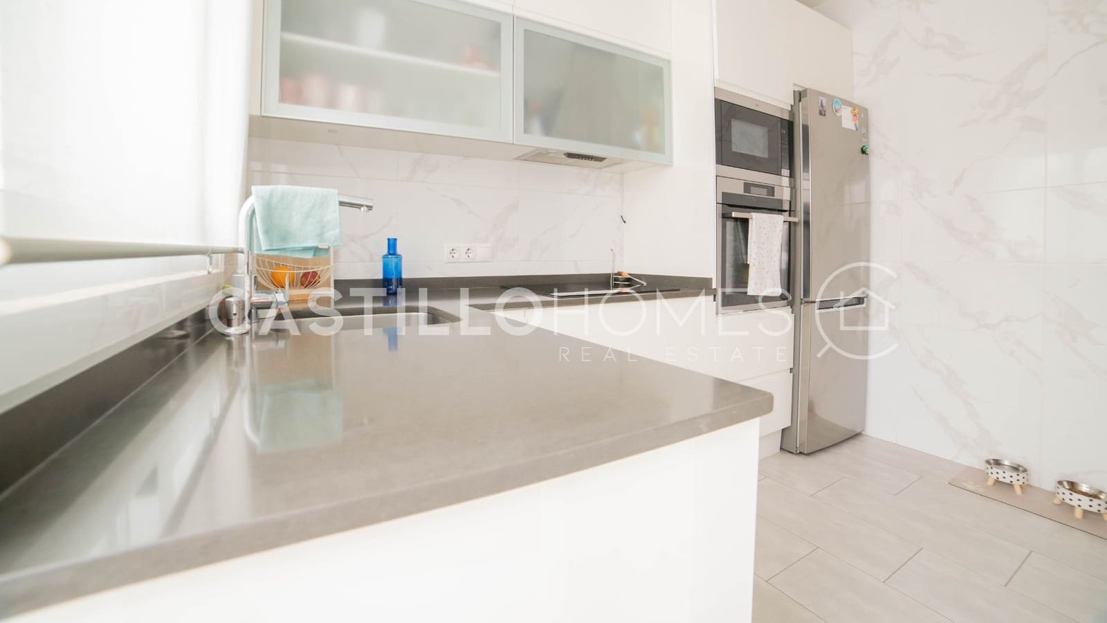 4 makuuhuone Omakotitalo myytävänä paikassa Torrevieja mukana uima-altaan - 349 000 € (Ref: 9909444)
