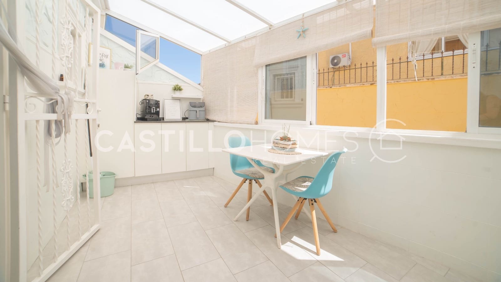 4 makuuhuone Omakotitalo myytävänä paikassa Torrevieja mukana uima-altaan - 349 000 € (Ref: 9909444)