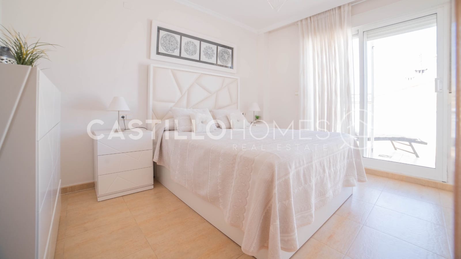 4 makuuhuone Omakotitalo myytävänä paikassa Torrevieja mukana uima-altaan - 349 000 € (Ref: 9909444)