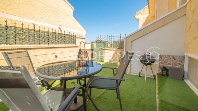 4 makuuhuone Omakotitalo myytävänä paikassa Torrevieja mukana uima-altaan - 349 000 € (Ref: 9909444)