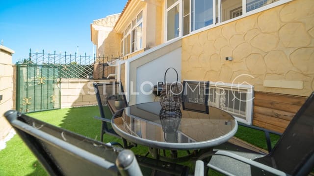 4 makuuhuone Omakotitalo myytävänä paikassa Torrevieja mukana uima-altaan - 349 000 € (Ref: 9909444)