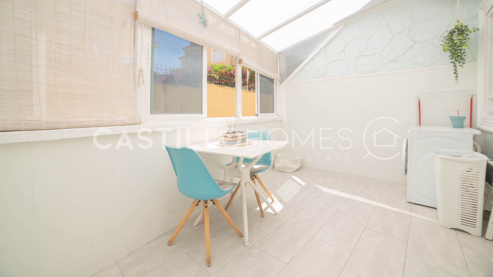 4 makuuhuone Omakotitalo myytävänä paikassa Torrevieja mukana uima-altaan - 349 000 € (Ref: 9909444)
