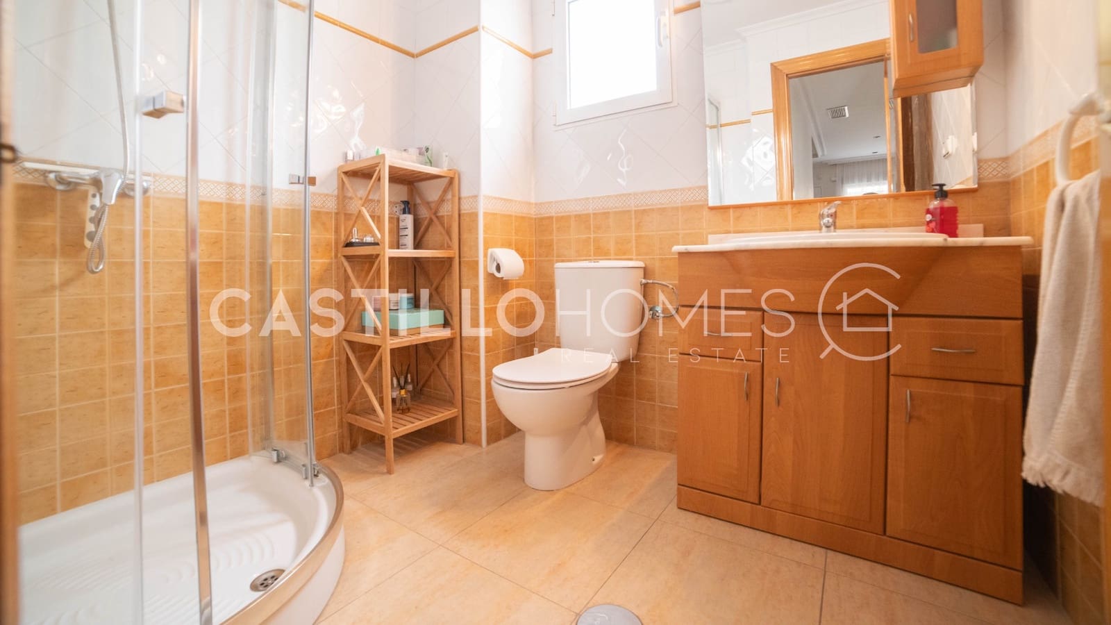 4 makuuhuone Omakotitalo myytävänä paikassa Torrevieja mukana uima-altaan - 349 000 € (Ref: 9909444)