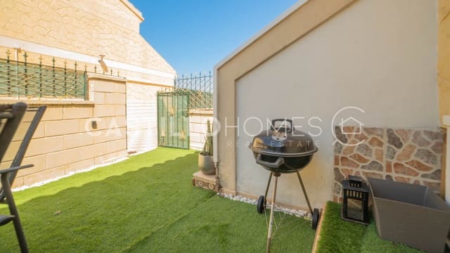 4 makuuhuone Omakotitalo myytävänä paikassa Torrevieja mukana uima-altaan - 349 000 € (Ref: 9909444)