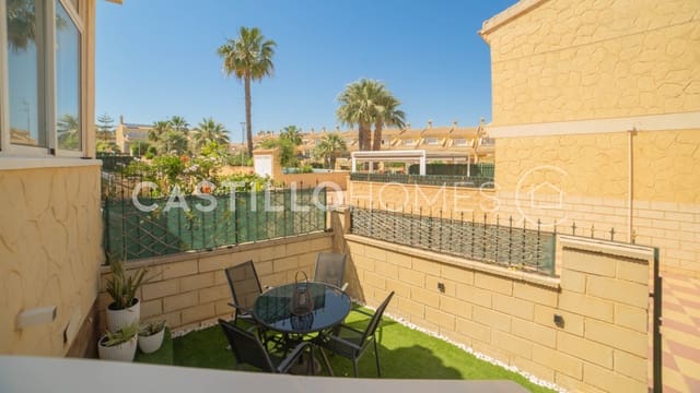 4 makuuhuone Omakotitalo myytävänä paikassa Torrevieja mukana uima-altaan - 349 000 € (Ref: 9909444)