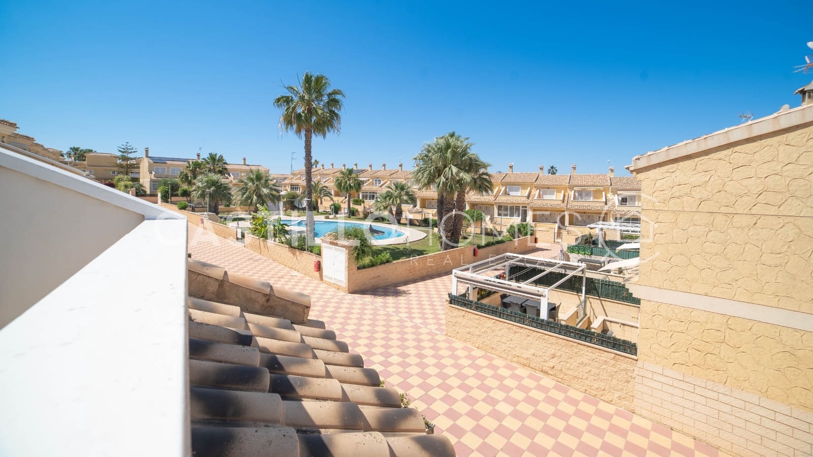 4 makuuhuone Omakotitalo myytävänä paikassa Torrevieja mukana uima-altaan - 349 000 € (Ref: 9909444)