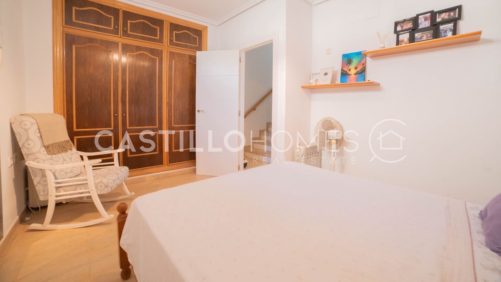 4 makuuhuone Omakotitalo myytävänä paikassa Torrevieja mukana uima-altaan - 349 000 € (Ref: 9909444)