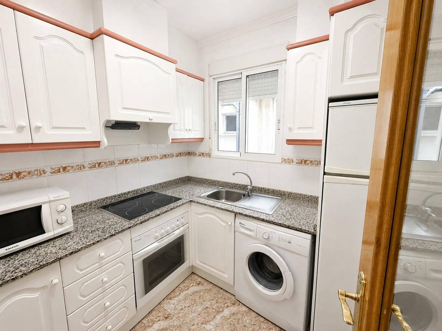 Apartamento de 2 habitaciones en Torrevieja en venta con garaje - 174.000 € (Ref: 9913406)